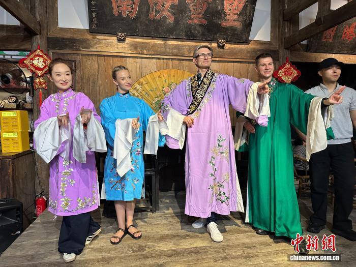 席尹国臣在 席尹国臣在